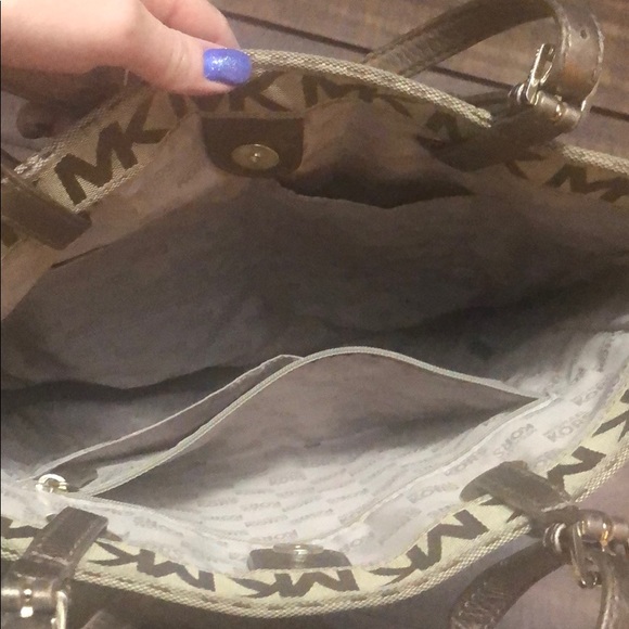 Micheal Kors bag - Picture 2 of 2